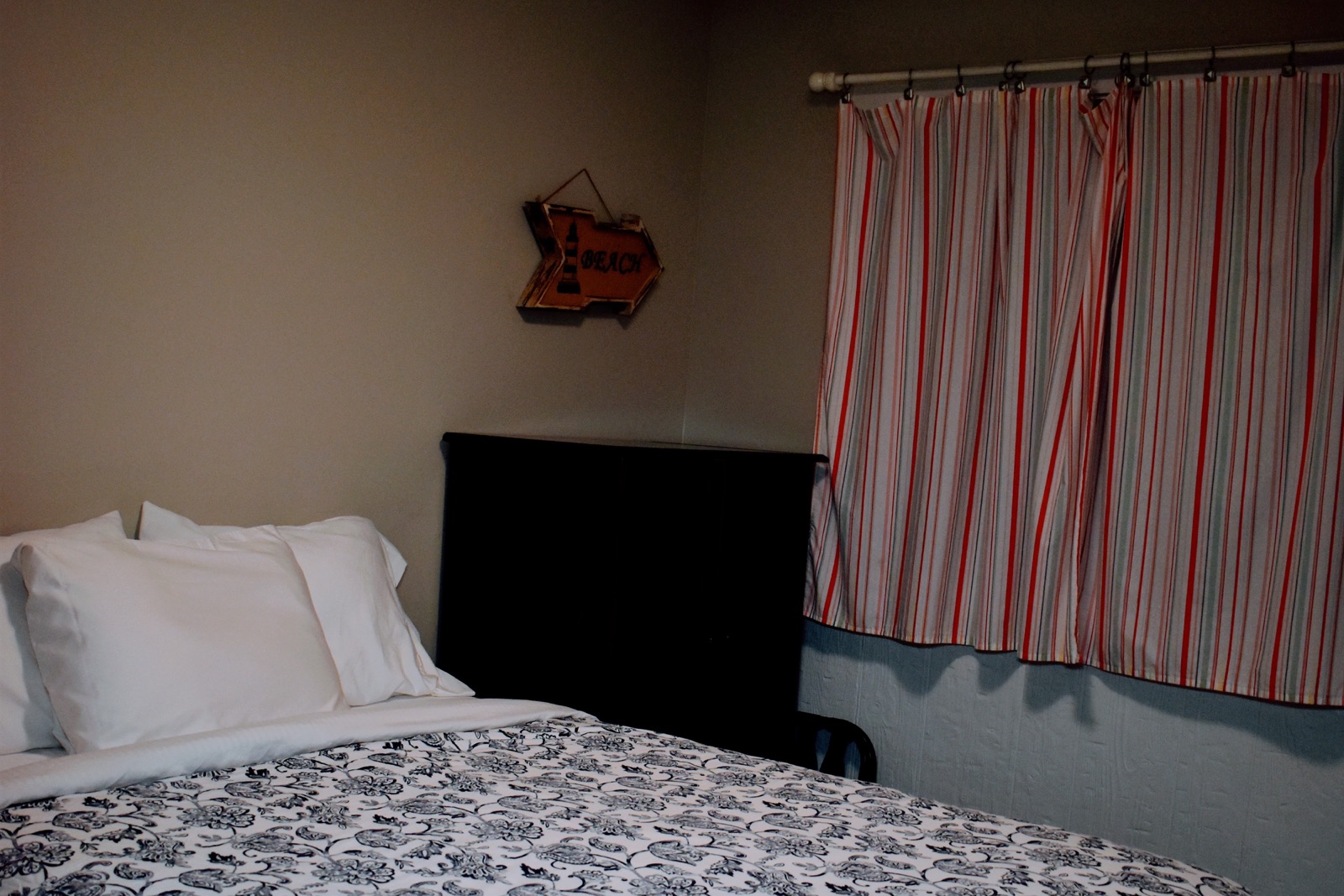 Beach Room at Three Peaks Lodge