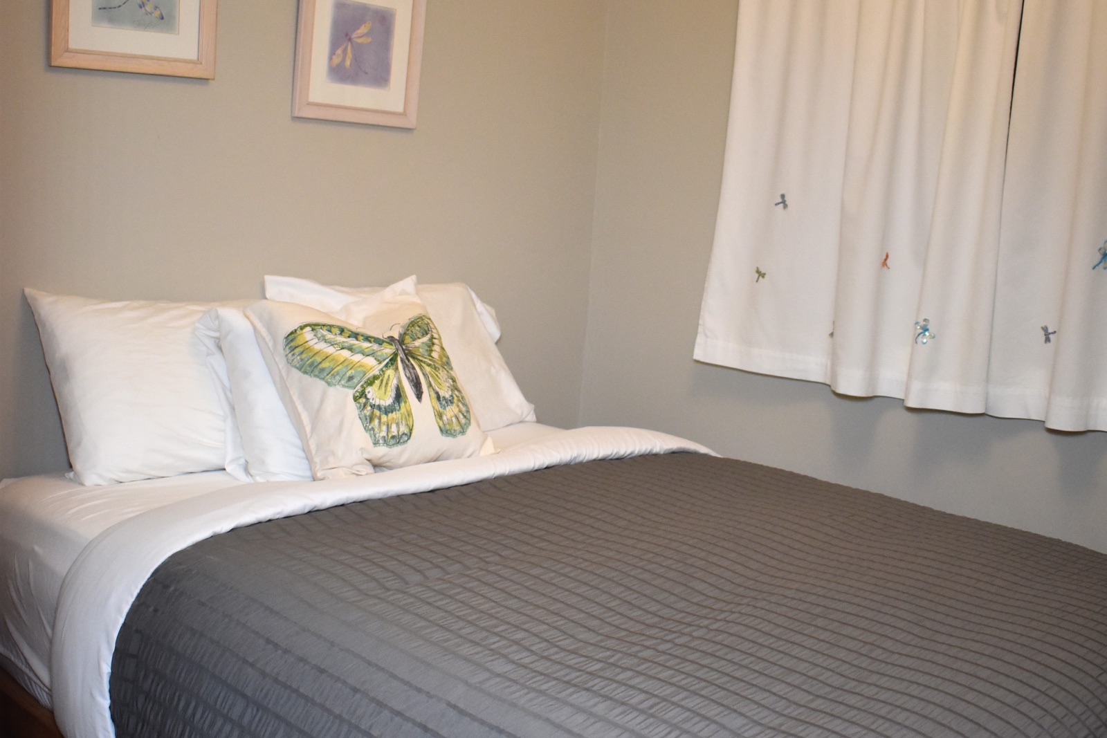 Dragonfly Room at Three Peaks Lodge